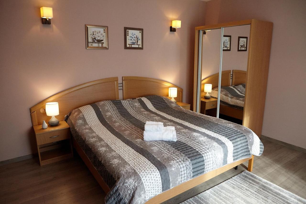 Apartament Rozelor Brasov Exterior photo